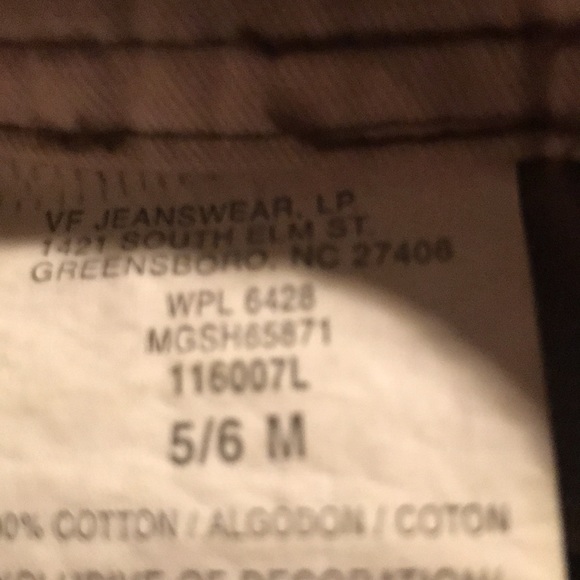 Cargo shorts. Inseam is 12” long. Worn once. - Picture 6 of 6